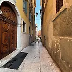 Piazza Erbe 아파트 베로나