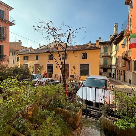 Piazza Erbe Apartment *