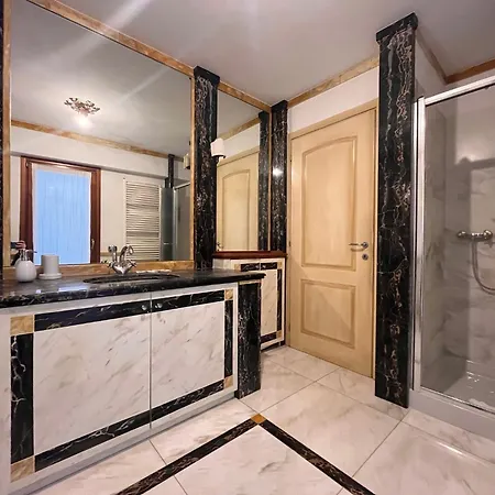 Piazza Erbe Apartment *