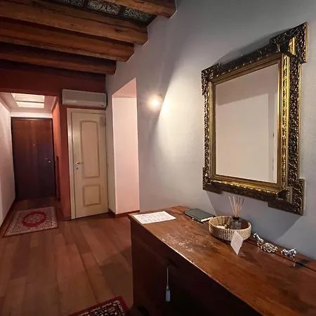 Piazza Erbe Apartment