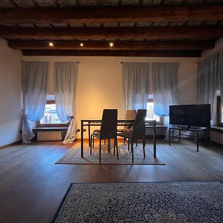 Piazza Erbe Apartment *