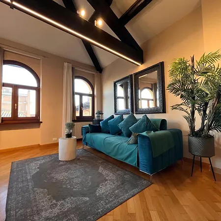 Piazza Erbe Apartment *