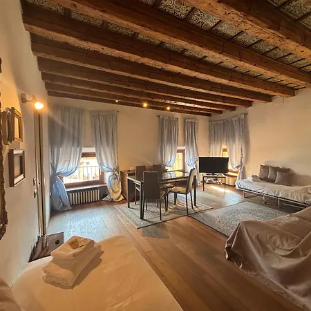 Piazza Erbe Apartment