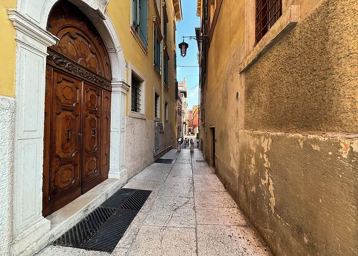 Piazza Erbe Апартаменты Верона