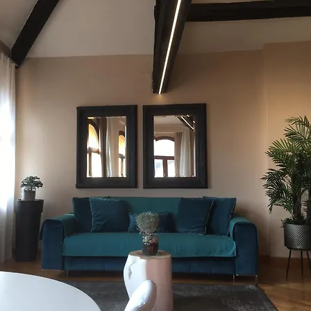 Piazza Erbe Apartment *